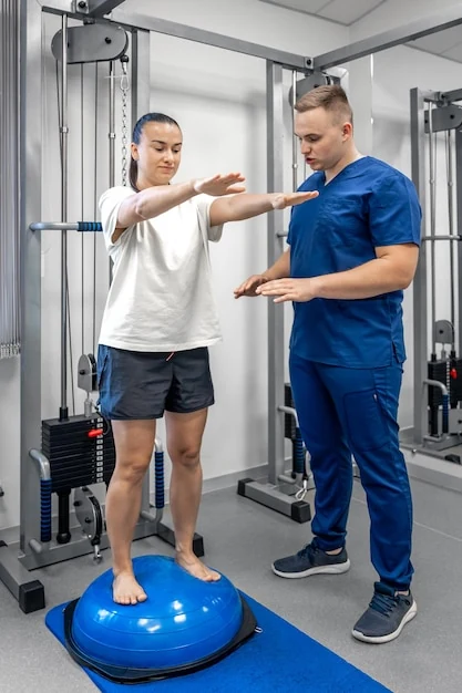 Fysiotherapie – balansoefening onder professionele begeleiding