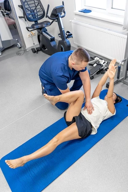 Fysiotherapie – actieve oefentherapie op de behandelmat