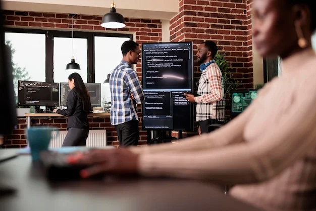 IT- en softwarebedrijven – programmeurs analyseren code op groot scherm