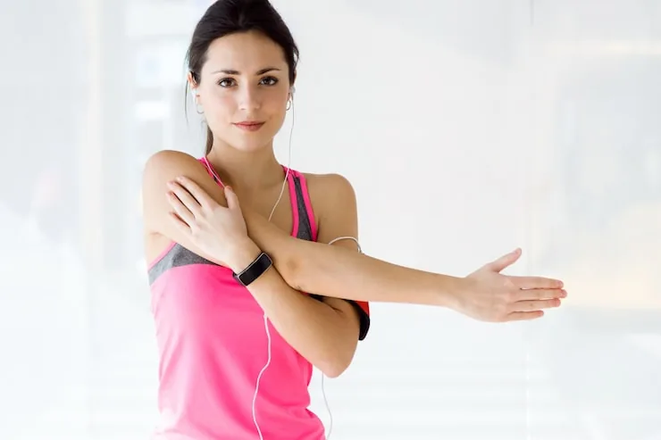 Sport en training met sporter tijdens een fitnessoefening