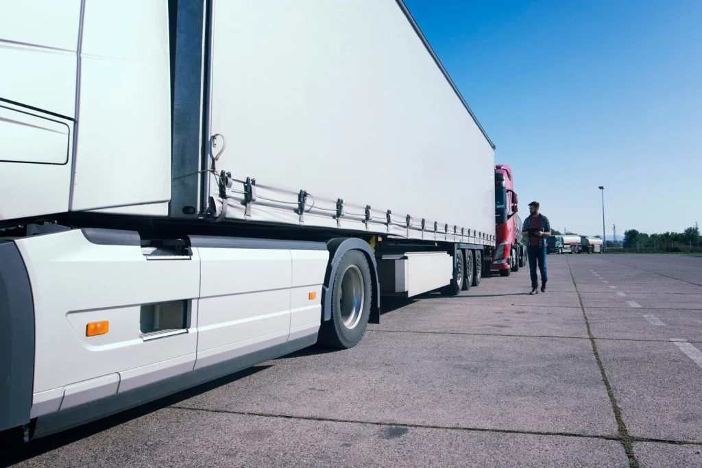 Transport en logistiek – vrachtwagen controleren voor vertrek