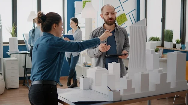 Vastgoed en ontwikkeling – projectteam bespreekt een bouwplan