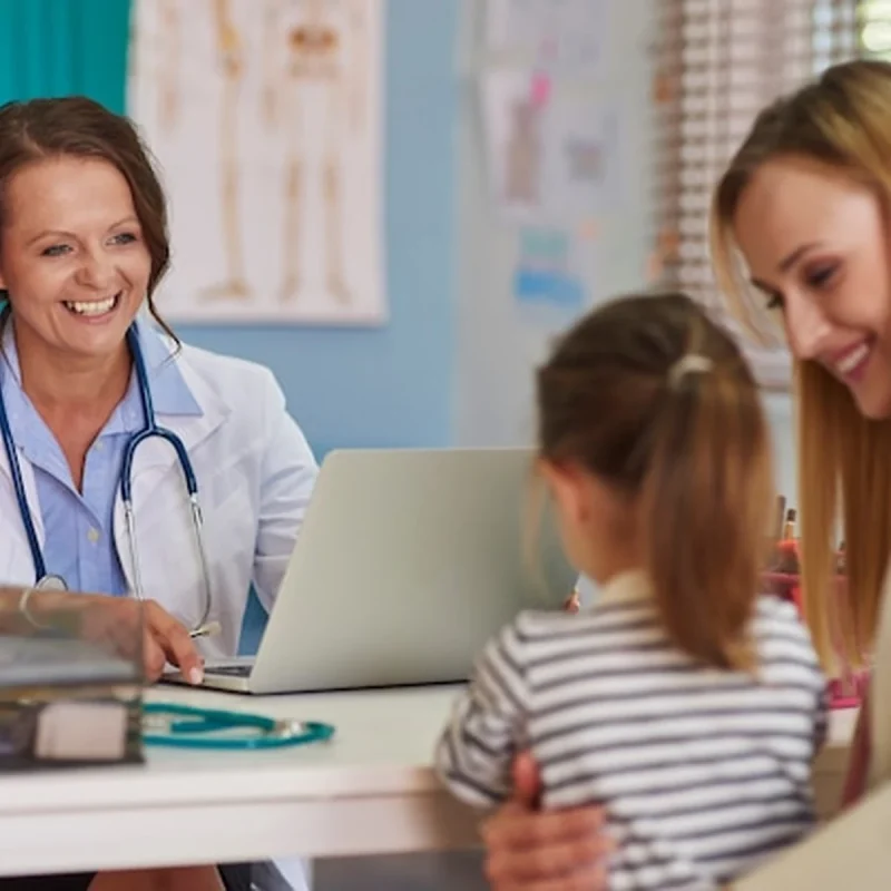 Huisartsen en medische praktijken – uitgelichte afbeelding warm persoonlijk consult