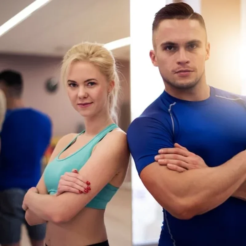 Sport en training featured image met professionele trainer in de sportschool